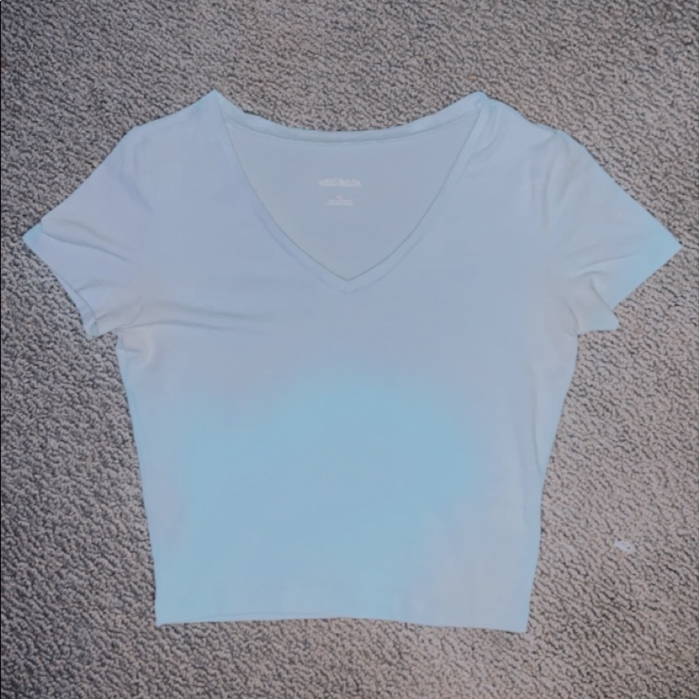 A super cute baby blue cropped tee